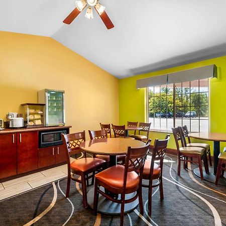 Econo Lodge Inn & Suites Eau Claire Dış mekan fotoğraf