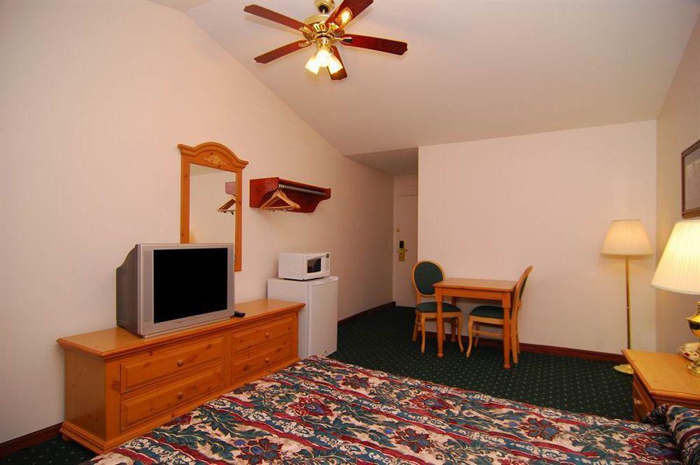 Econo Lodge Inn & Suites Eau Claire Dış mekan fotoğraf