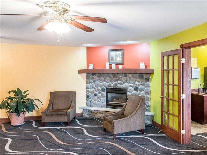Econo Lodge Inn & Suites Eau Claire Dış mekan fotoğraf