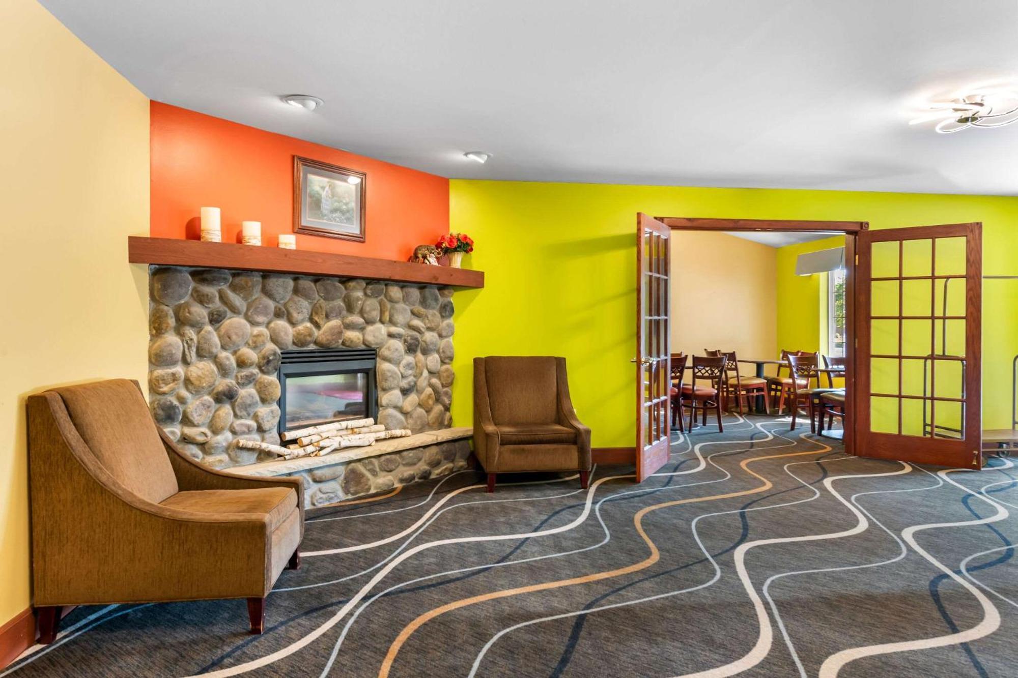 Econo Lodge Inn & Suites Eau Claire Dış mekan fotoğraf