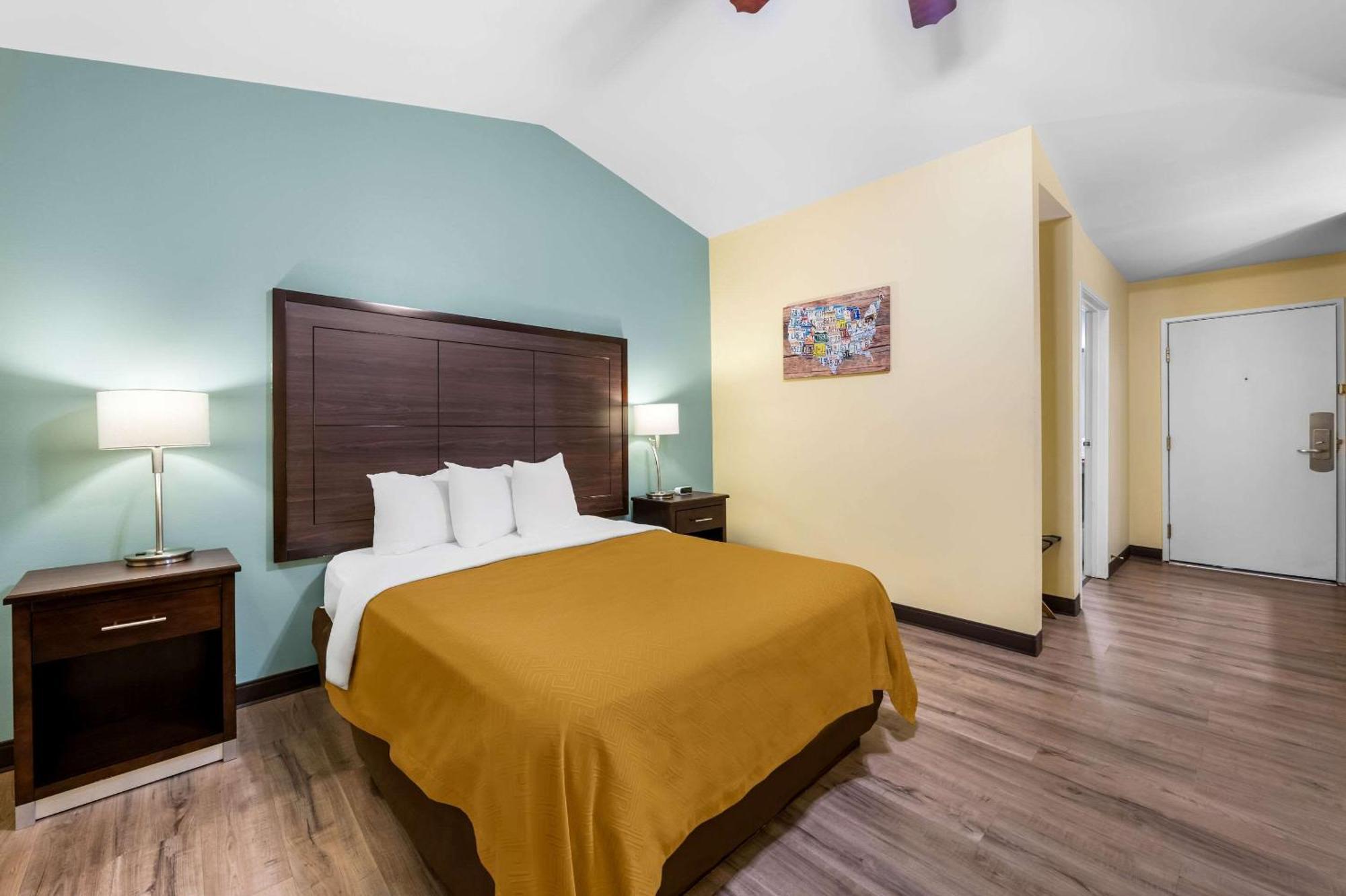 Econo Lodge Inn & Suites Eau Claire Dış mekan fotoğraf