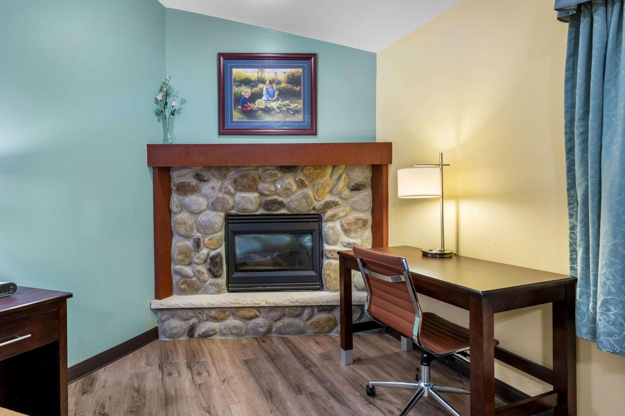 Econo Lodge Inn & Suites Eau Claire Dış mekan fotoğraf