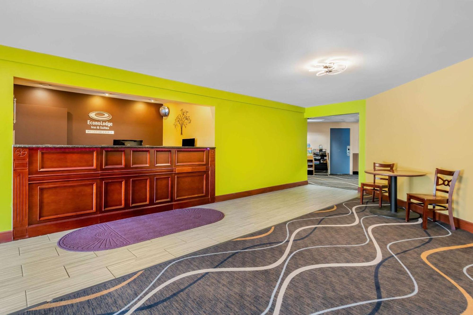 Econo Lodge Inn & Suites Eau Claire Dış mekan fotoğraf