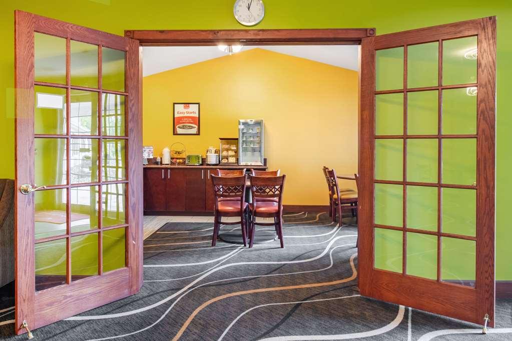 Econo Lodge Inn & Suites Eau Claire Restoran fotoğraf