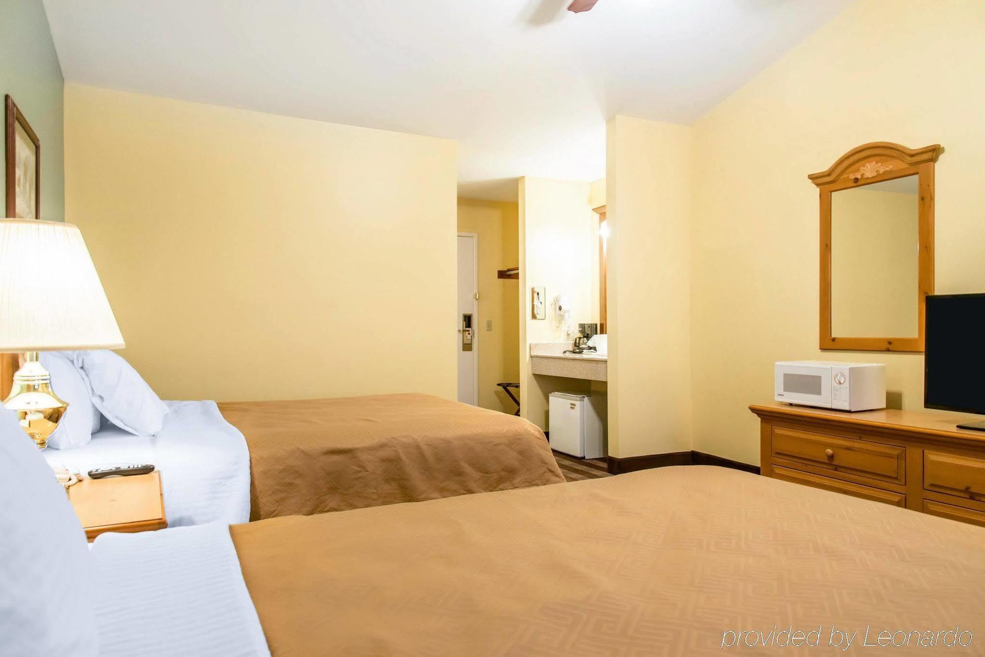 Econo Lodge Inn & Suites Eau Claire Dış mekan fotoğraf