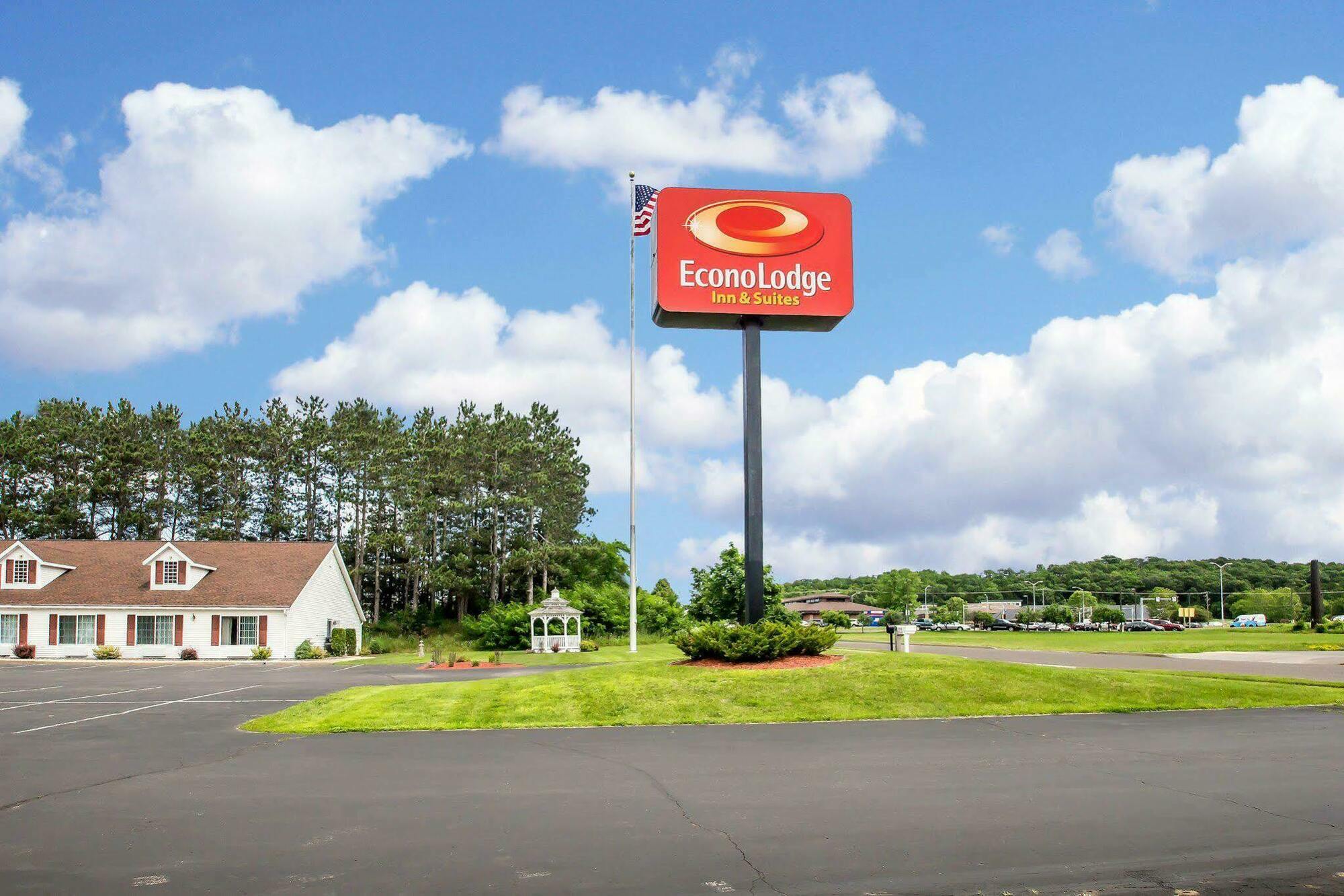 Econo Lodge Inn & Suites Eau Claire Dış mekan fotoğraf