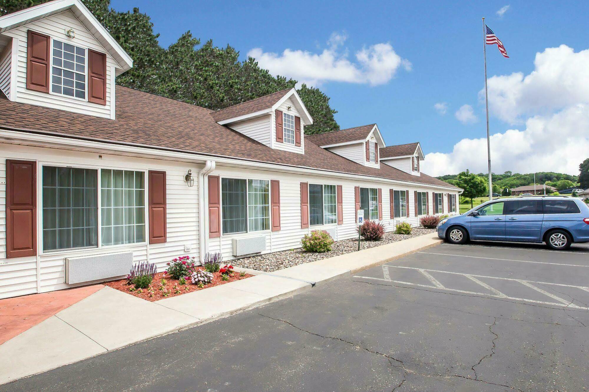 Econo Lodge Inn & Suites Eau Claire Dış mekan fotoğraf