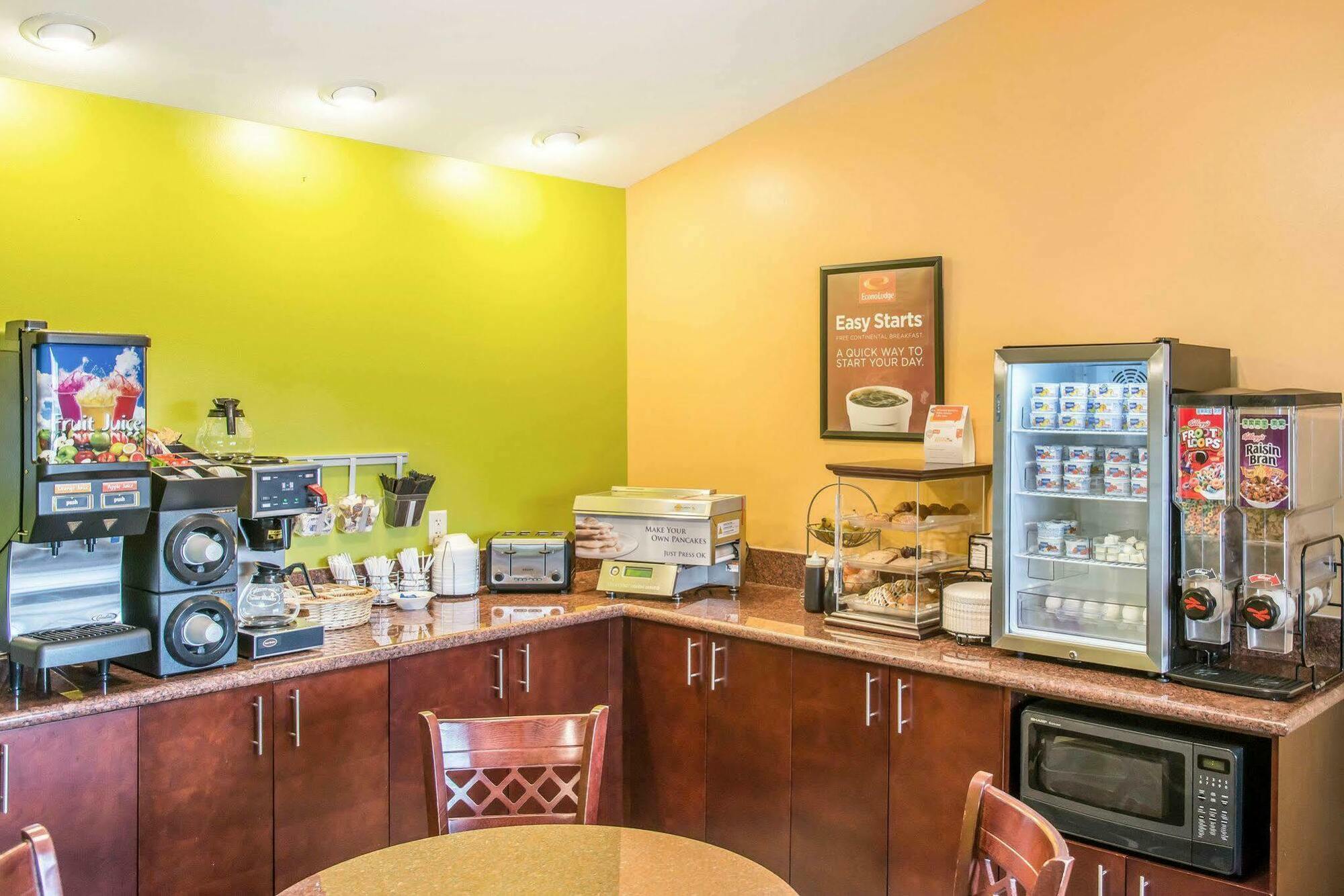 Econo Lodge Inn & Suites Eau Claire Dış mekan fotoğraf