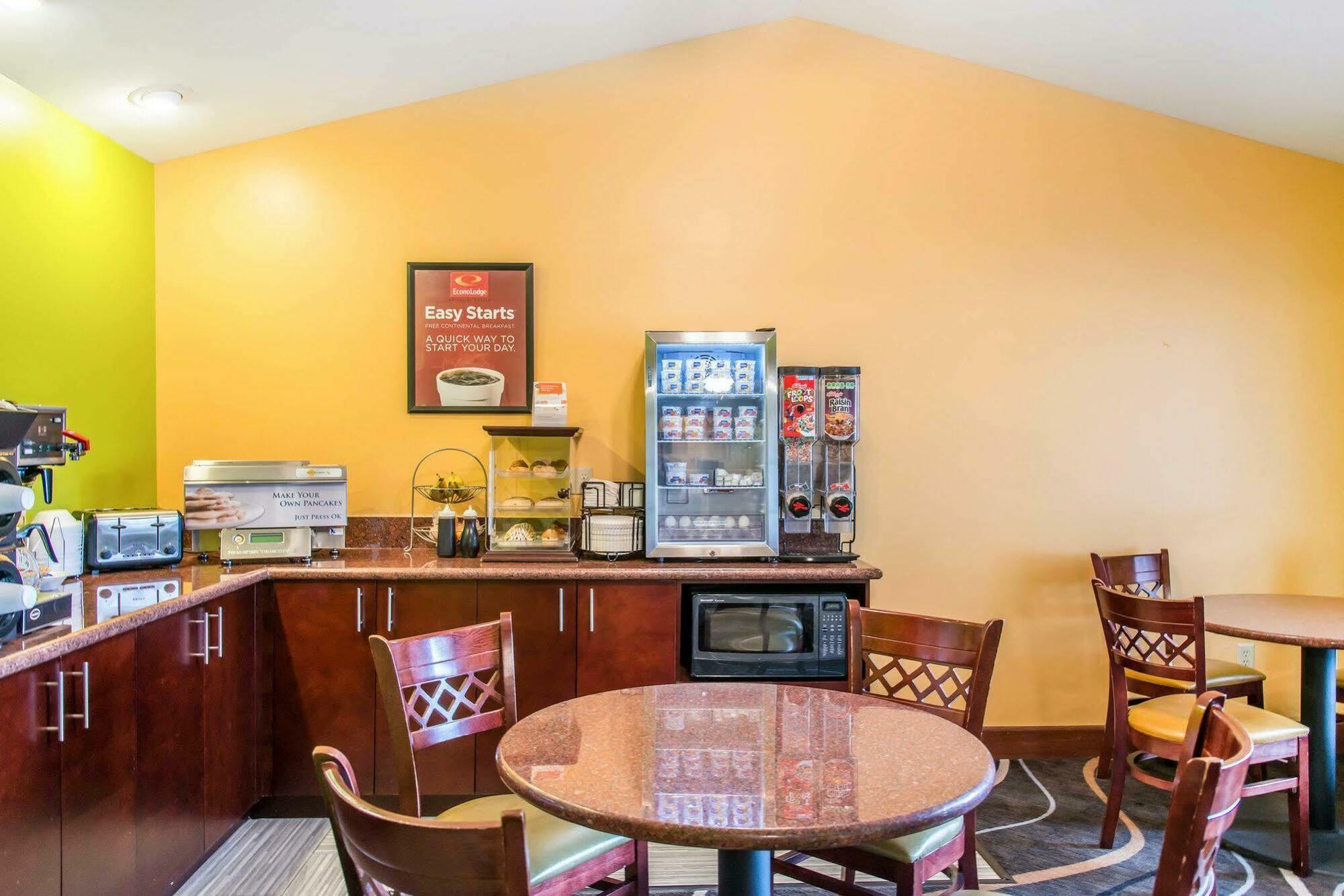 Econo Lodge Inn & Suites Eau Claire Dış mekan fotoğraf