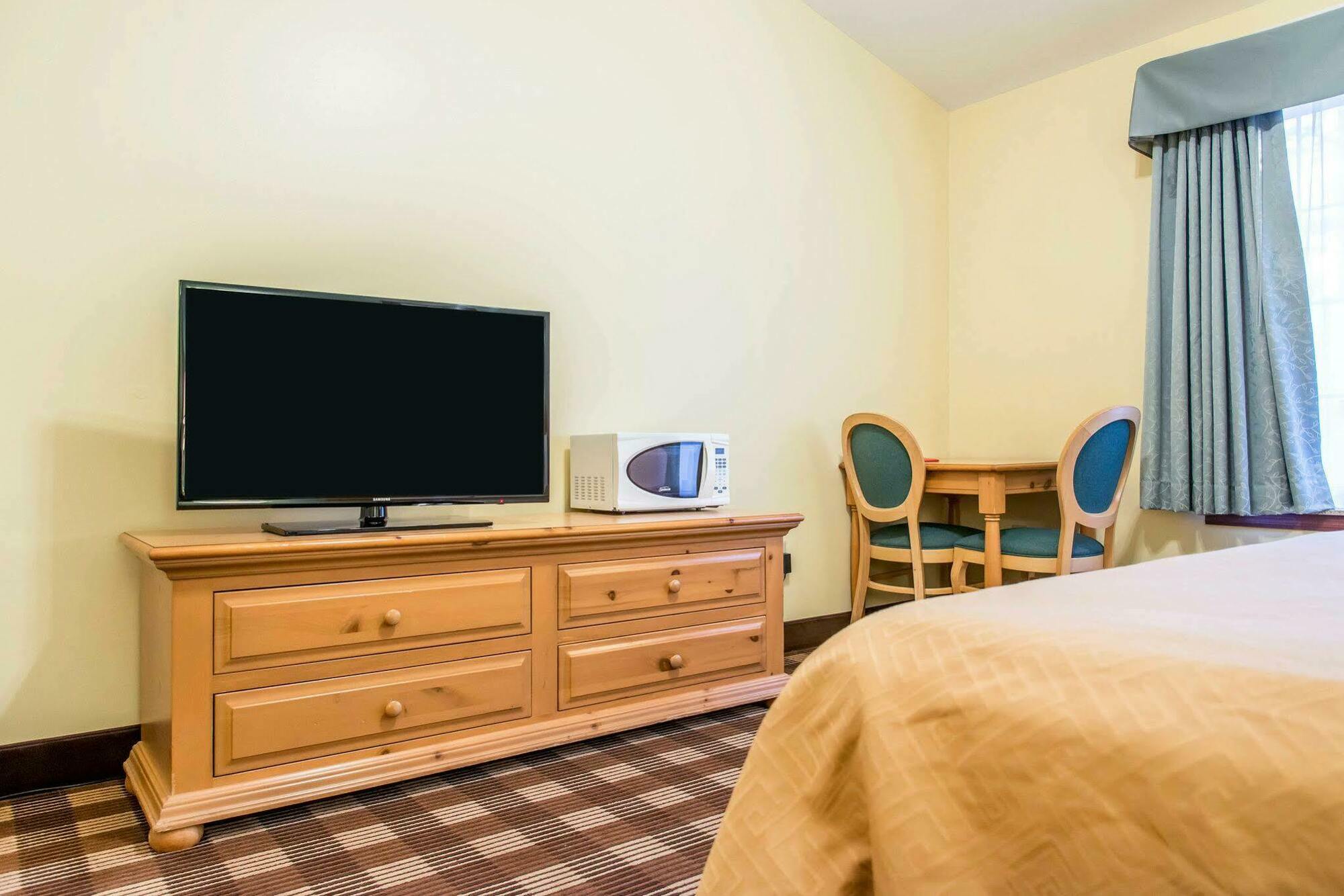 Econo Lodge Inn & Suites Eau Claire Dış mekan fotoğraf
